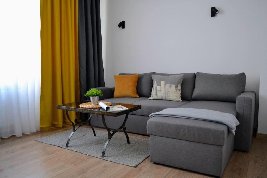 Modern Center 2 Bedroom *