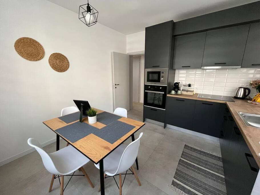 Modern Center 2 Bedroom Apartament