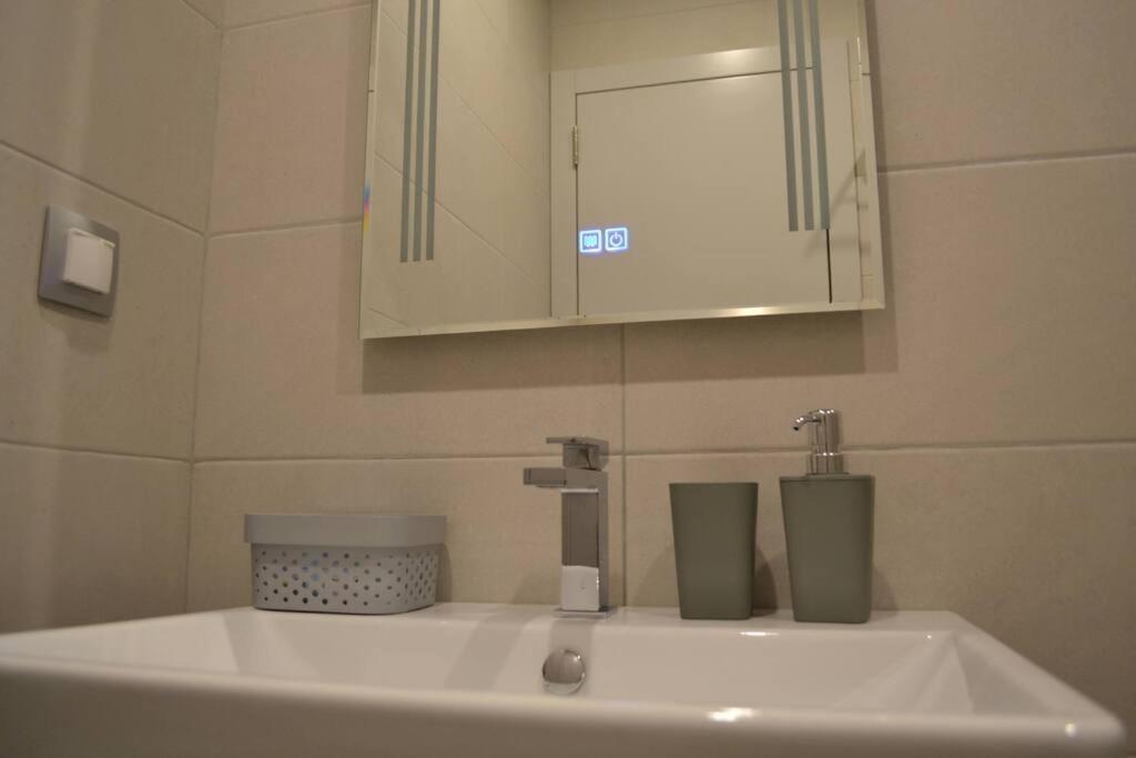 Modern Center 2 Bedroom Apartemen Sofia
