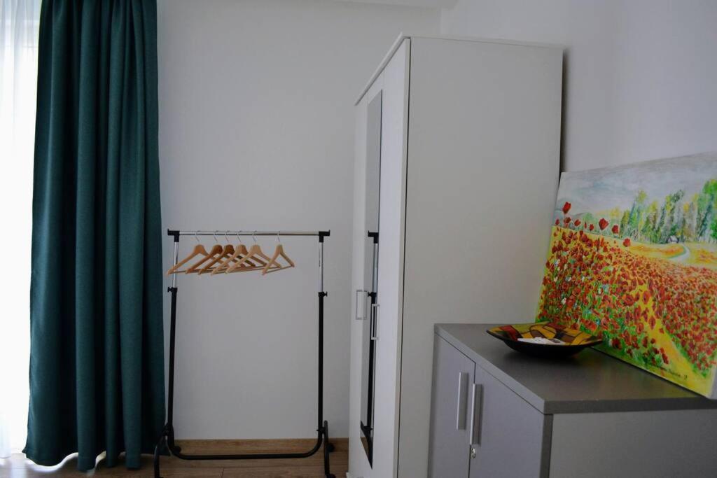Modern Center 2 Bedroom Apartemen *