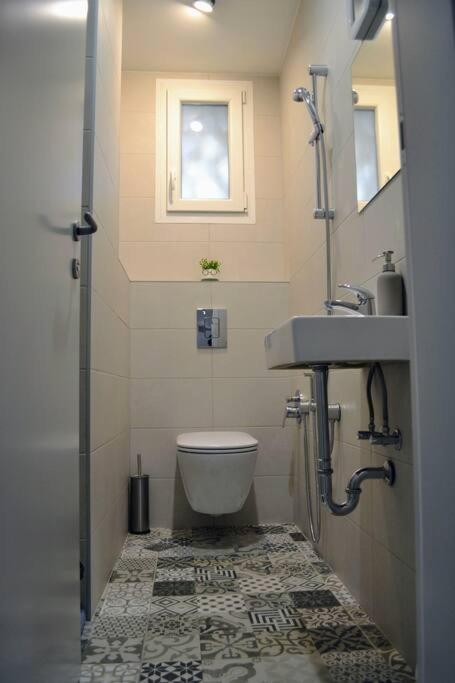 Modern Center 2 Bedroom Apartemen Sofia