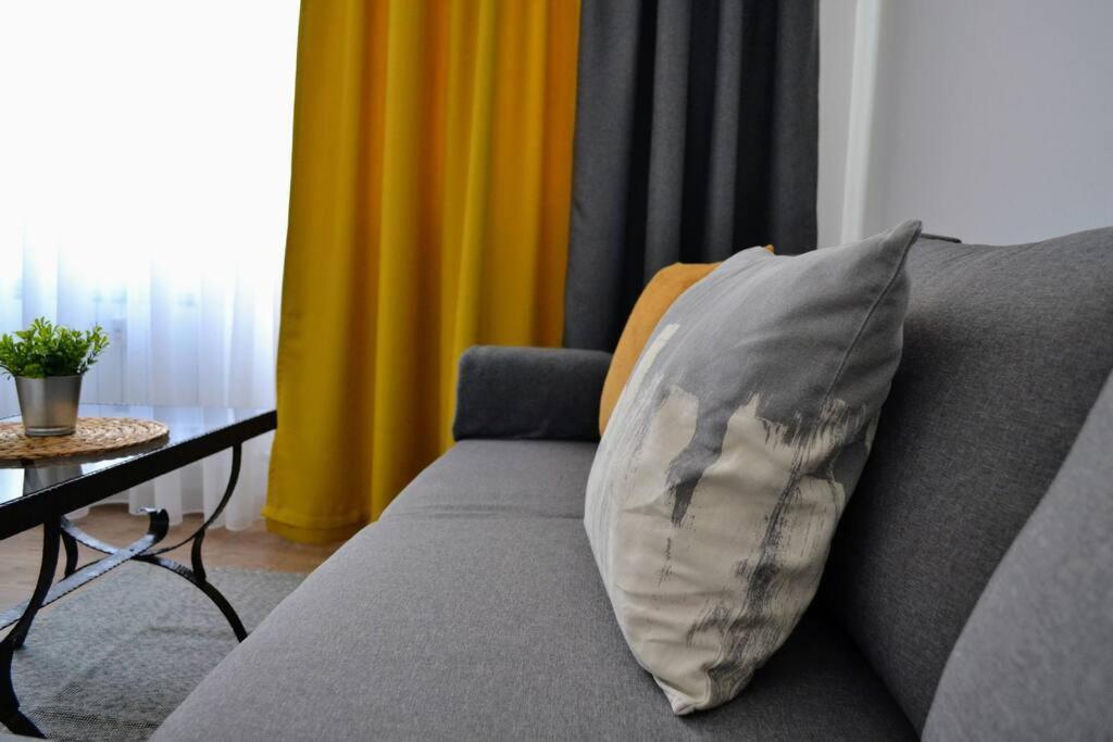 Modern Center 2 Bedroom *
