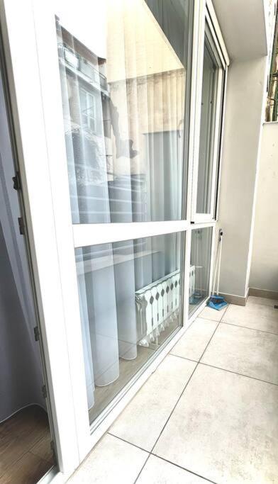 Modern Center 2 Bedroom Apartemen