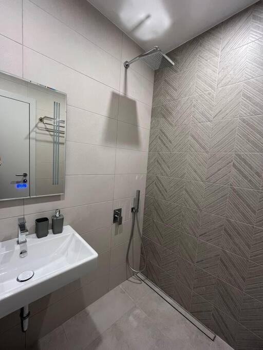 Apartemen Modern Center 2 Bedroom